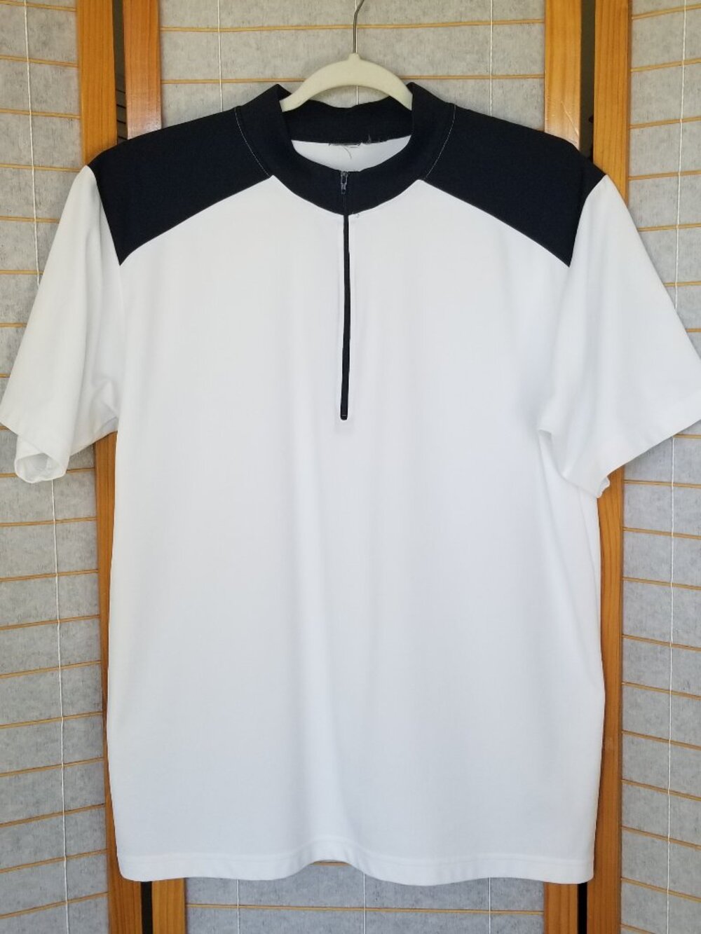 Men's 1/4 Zip Performance Shirt Colorblock Collarless Black and White Size XL
